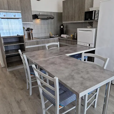 Apartment Bord De Avec Piscine Interieure Chauffee *